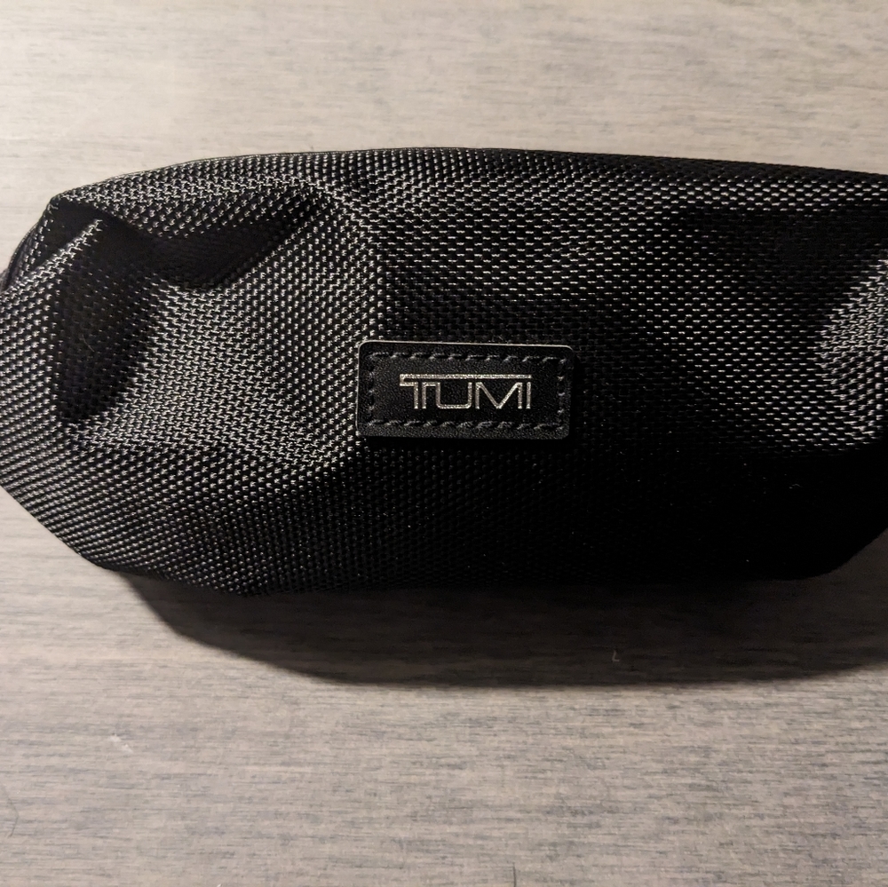 Tumi by Delta small toiletry bag - new no tag